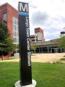 Largo Metro station pylon & entrance
